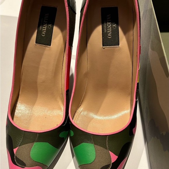 Authentic VALENTINO GARAVANI Psychedelic Camo Rockstud Pump - ONLY WORN TWICE - Picture 11 of 16